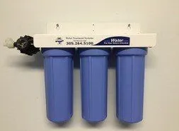 Wall-mounted three-stage water filter with blue housings